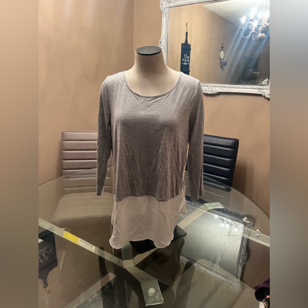Women’s size large, gray and white long sleeve blouse
